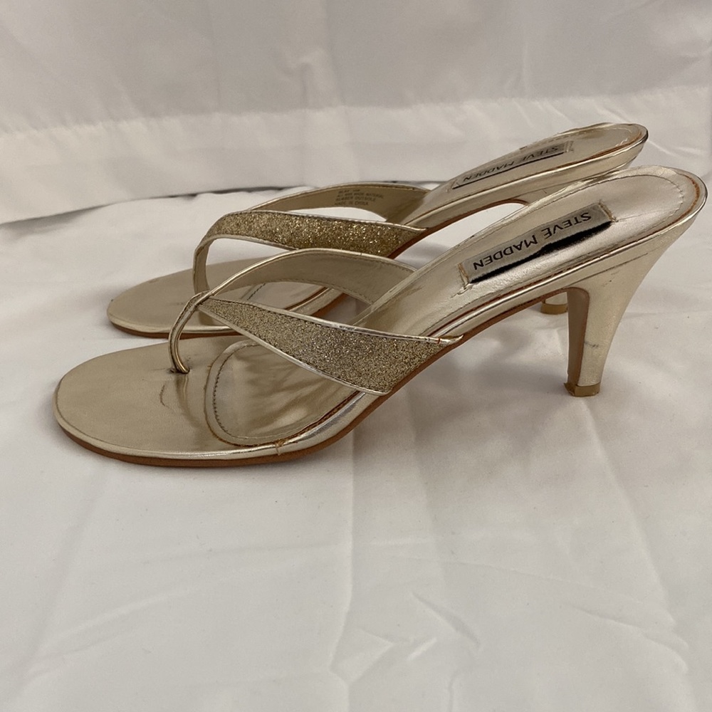 Steve Madden Gold Glitter Kitten Heels Size 10
